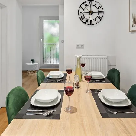 Nearcityapt, Parkplatz, 6personen, Naehe Messe Apartment